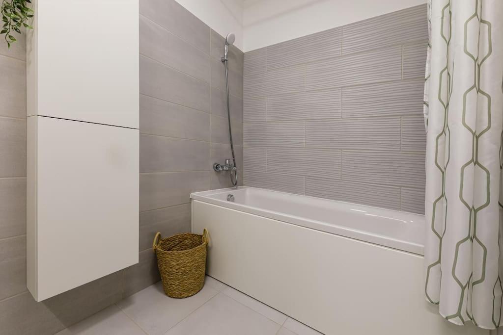 Luxury Apt. Near River & Parking Timisoara Luaran gambar