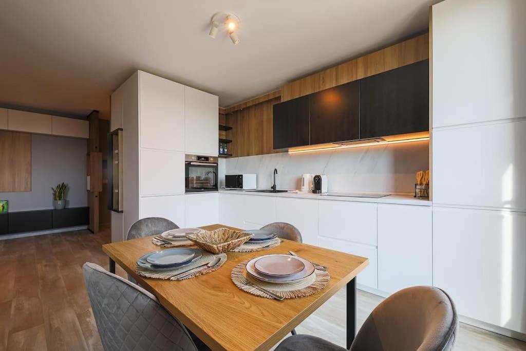 Luxury Apt. Near River & Parking Timisoara Luaran gambar