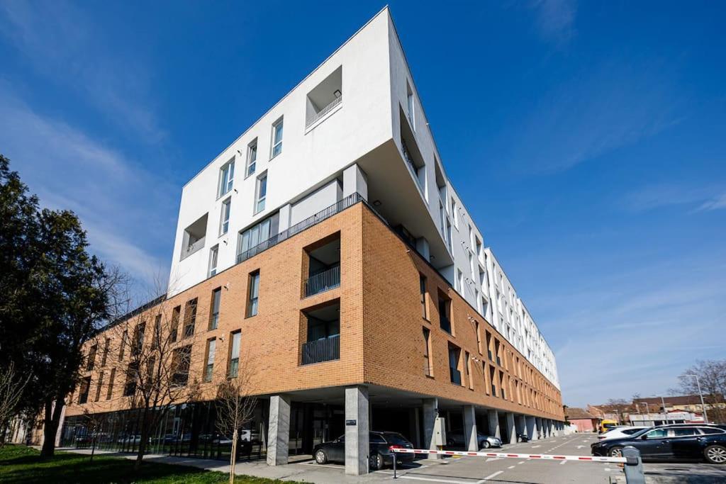 Luxury Apt. Near River & Parking Timisoara Luaran gambar